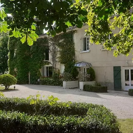 Chateau Du Vergnet לינה וארוחת בוקר