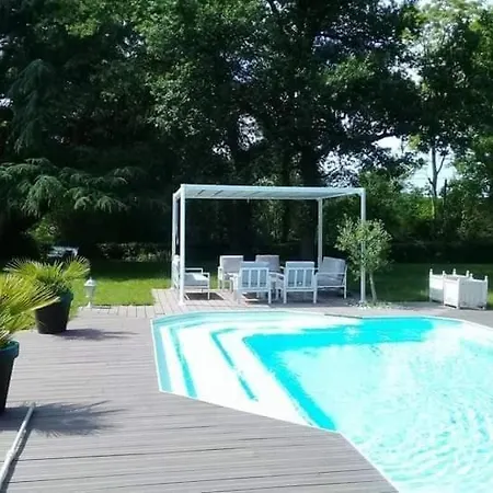 Chateau Du Vergnet לינה וארוחת בוקר