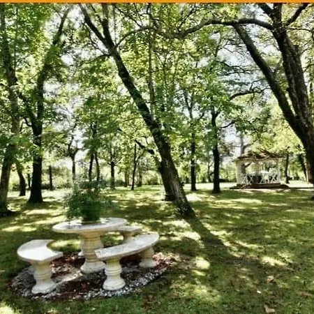 לינה וארוחת בוקר Chateau Du Vergnet