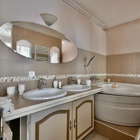 לינה וארוחת בוקר Chateau Du Vergnet *