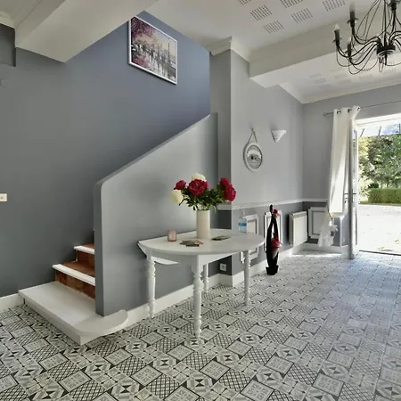 לינה וארוחת בוקר Chateau Du Vergnet *